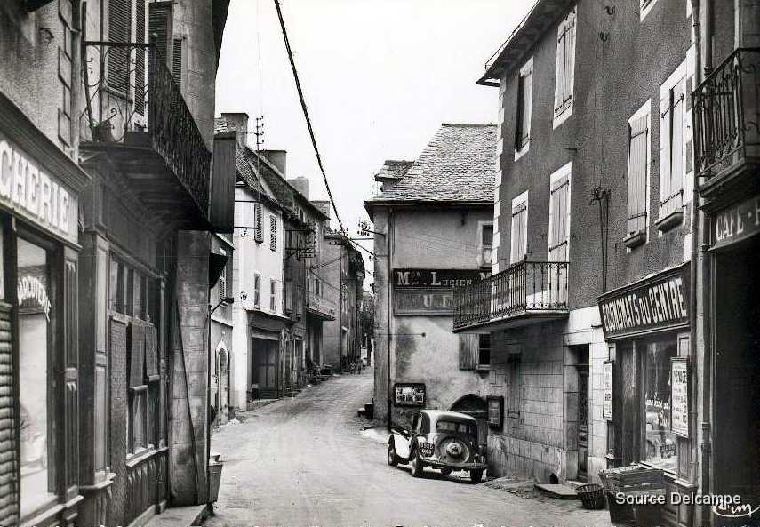 12 Rieupeyroux Rue de la Poste.jpg